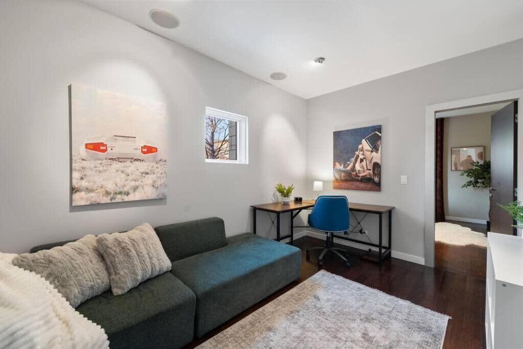 5br 5ba Architectural Estate-theatre Gym Rooftop Chicago