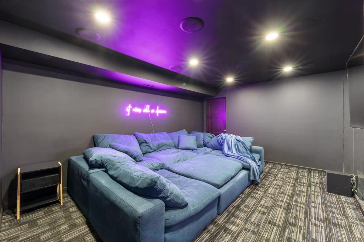 5br 5ba Architectural Estate-theatre Gym Rooftop Holiday home Chicago