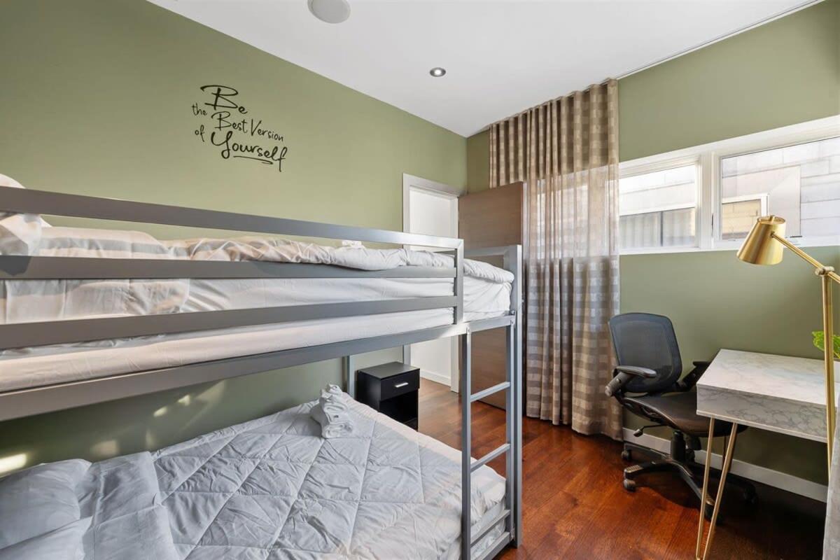 5br 5ba Architectural Estate-theatre Gym Rooftop Holiday home
