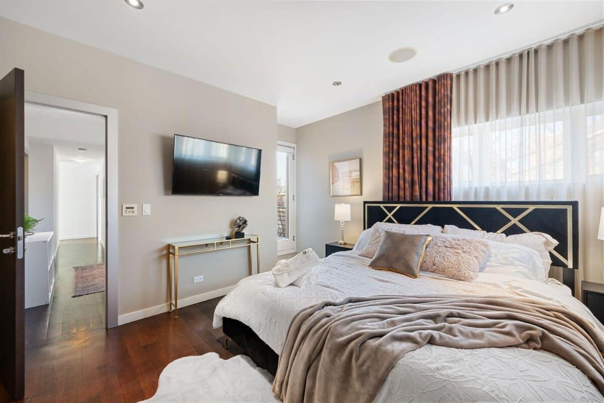 5br 5ba Architectural Estate-theatre Gym Rooftop Holiday home Chicago