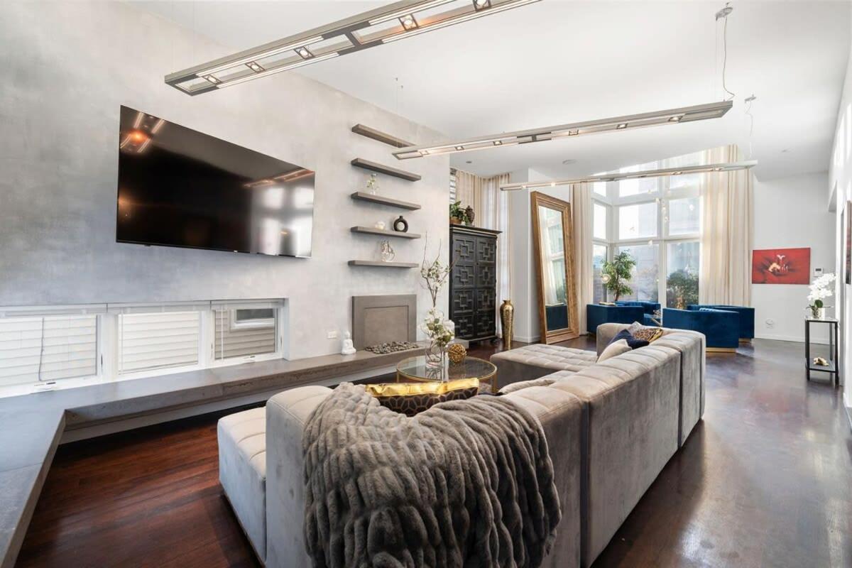 5br 5ba Architectural Estate-theatre Gym Rooftop Holiday home *