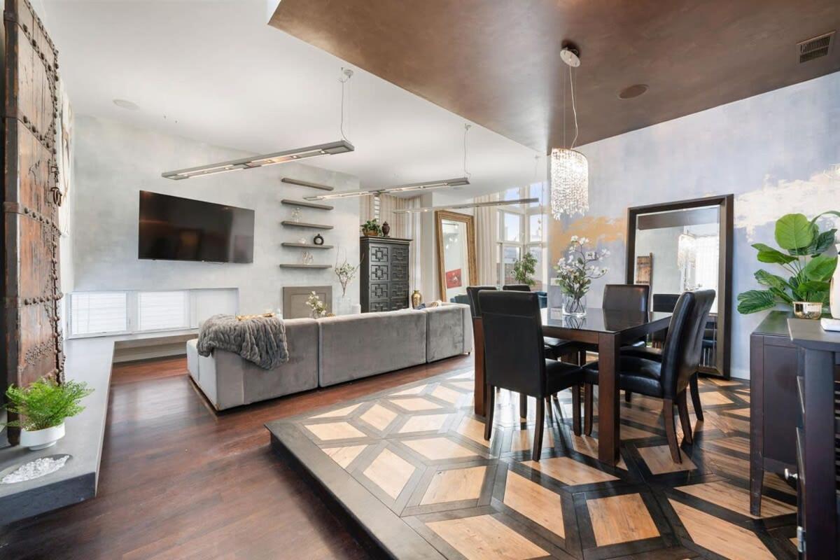 5br 5ba Architectural Estate-theatre Gym Rooftop Holiday home Chicago