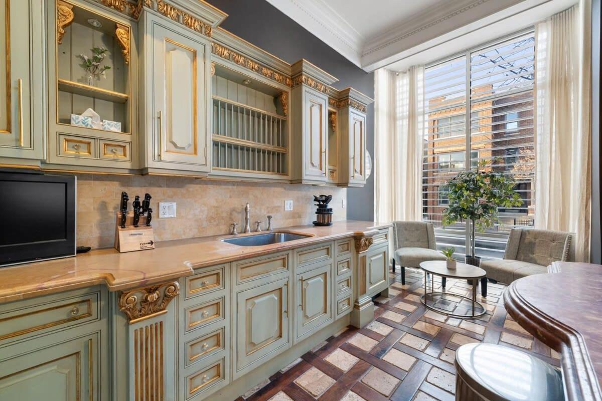5br 5ba Architectural Estate-theatre Gym Rooftop Chicago