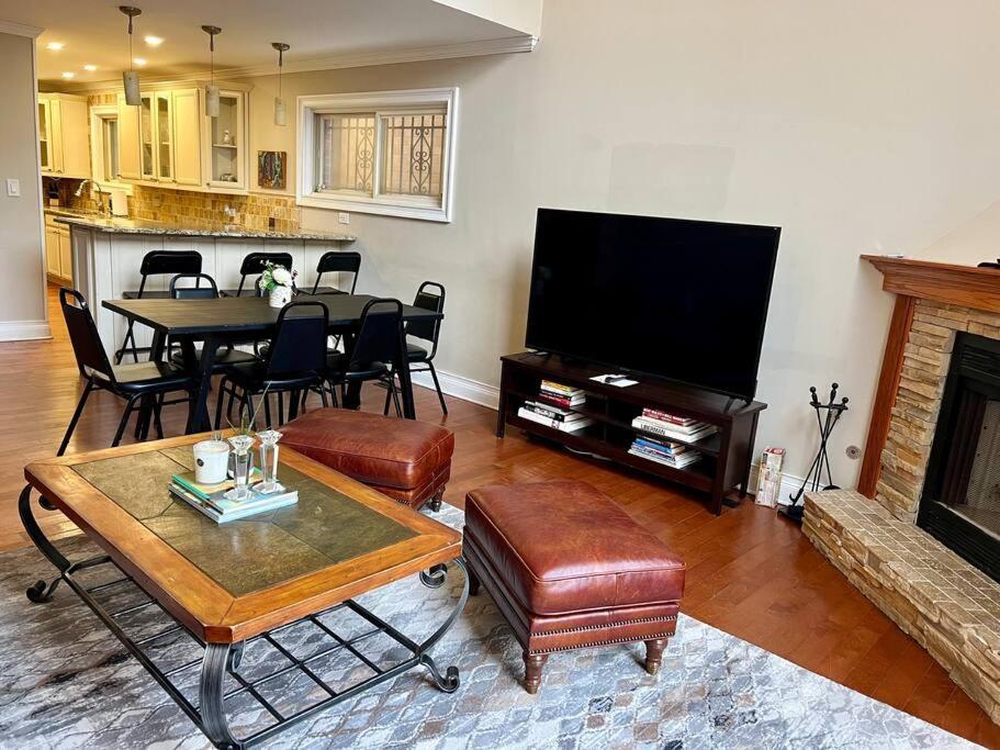 4 Bedroom In Location Parking Fireplace Back Yard Pets Welcome Holiday home *