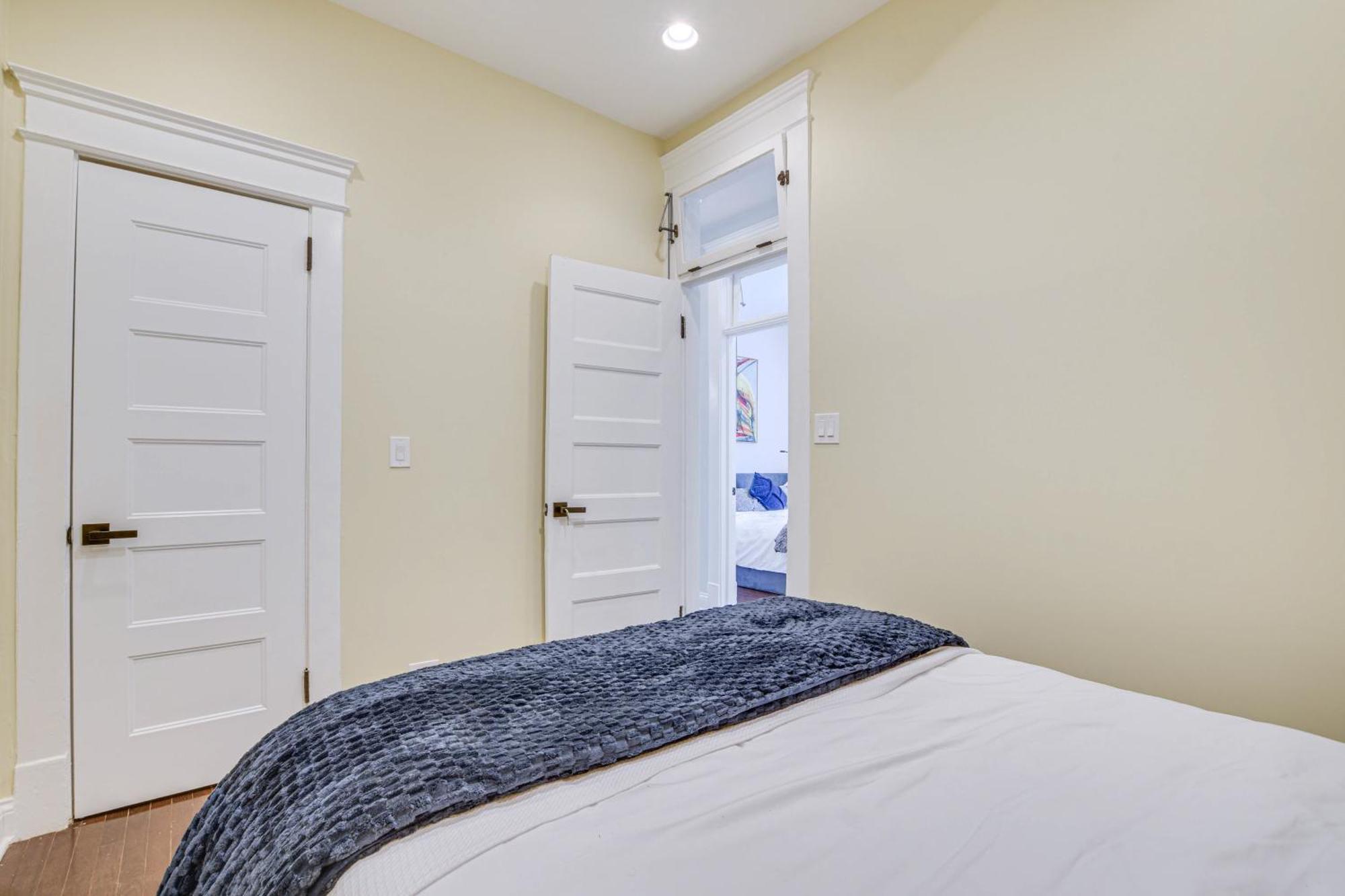 Spacious With Deck About 3 Mi To Downtown Chicago! *