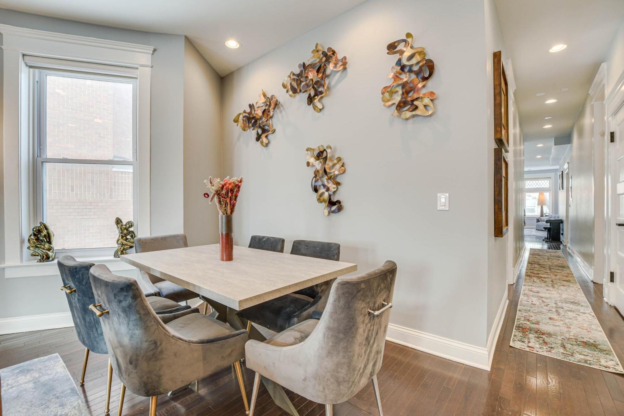 Apartment Spacious With Deck About 3 Mi To Downtown Chicago!