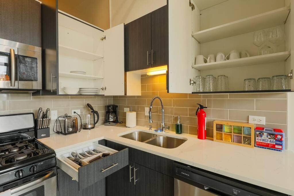 Mccormick 2br-2ba For Up To 8 Guests With Optional Parking & Gym Access *