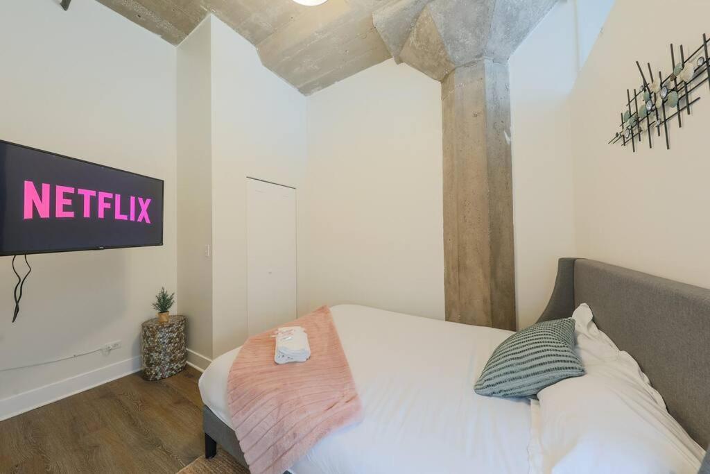 Mccormick 2br-2ba For Up To 8 Guests With Optional Parking & Gym Access Apartment