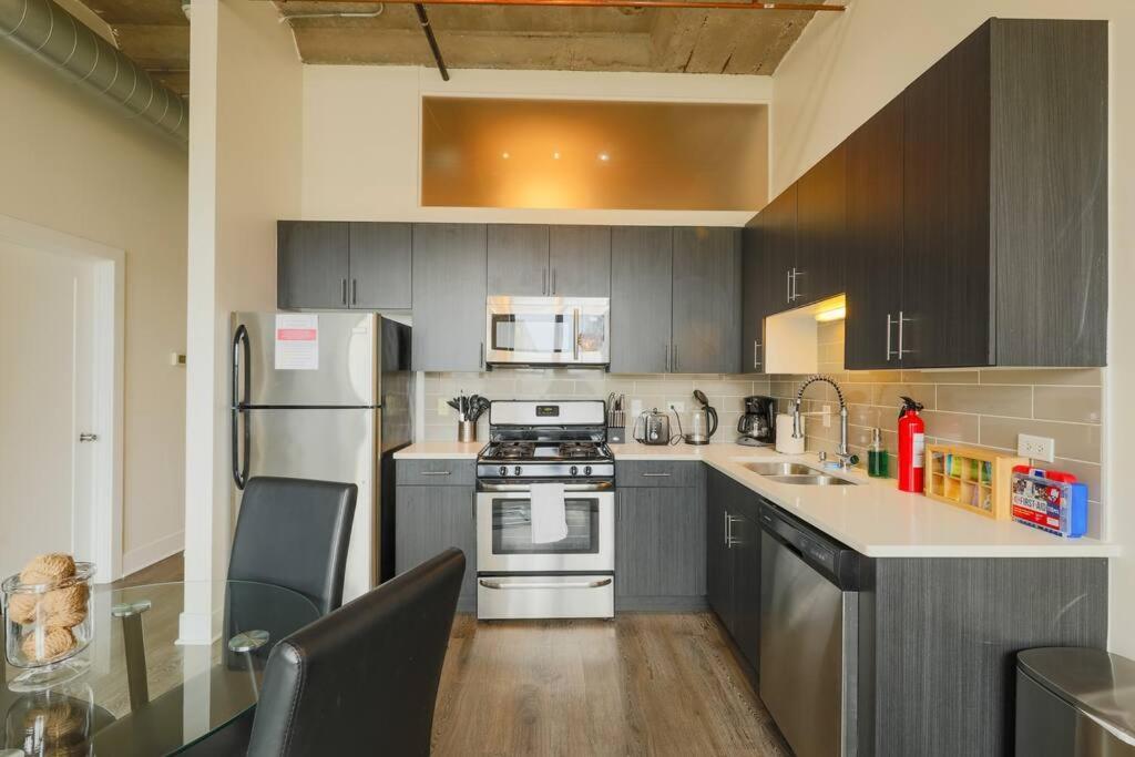 Mccormick 2br-2ba For Up To 8 Guests With Optional Parking & Gym Access Apartment