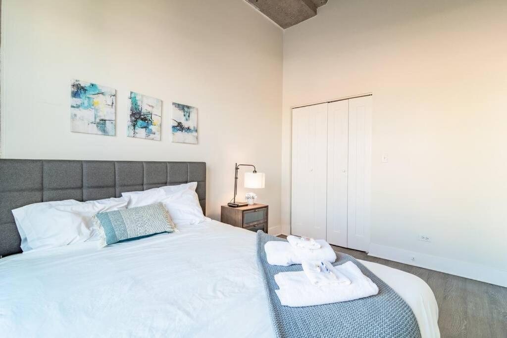 Mccormick 2br-2ba Unit For Up To 8 Guests With Skyline View, Optional Parking & Gym