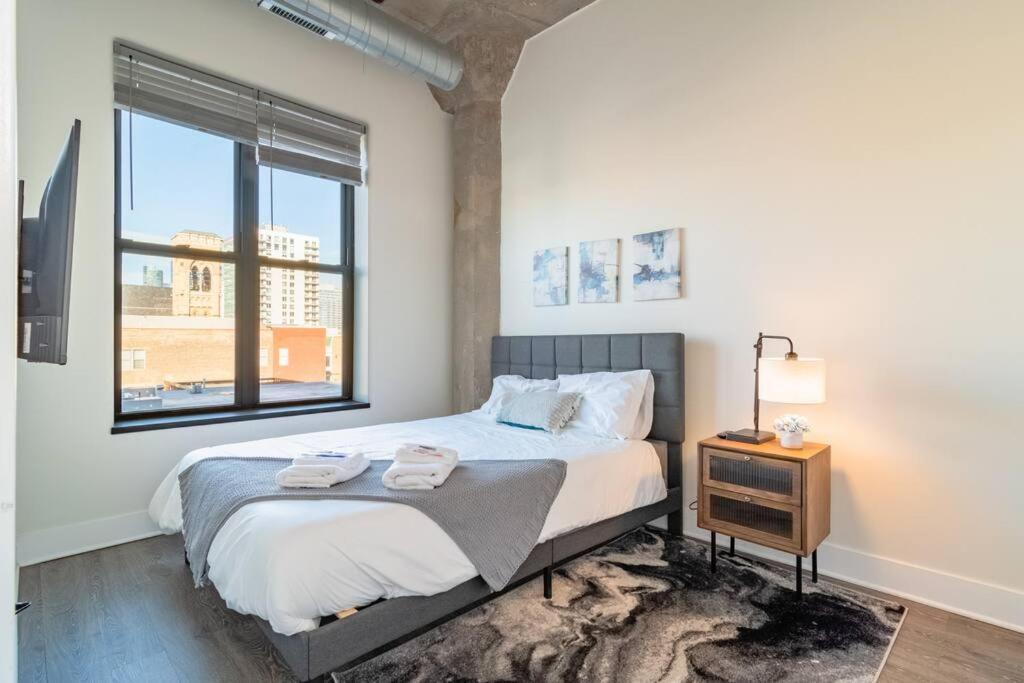 Mccormick 2br-2ba Unit For Up To 8 Guests With Skyline View, Optional Parking & Gym * Chicago