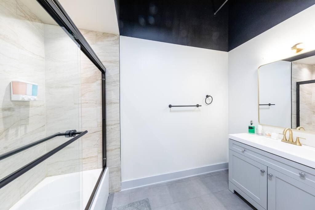 Apartment Mccormick 6b/3ba Luxury For Groups/12 Guests With Optional Parking Chicago