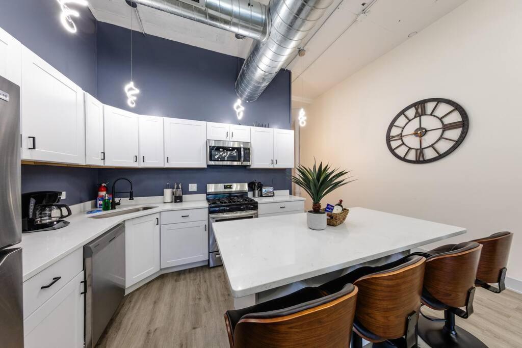 Mccormick 6b/3ba Luxury For Groups/12 Guests With Optional Parking Apartment Chicago