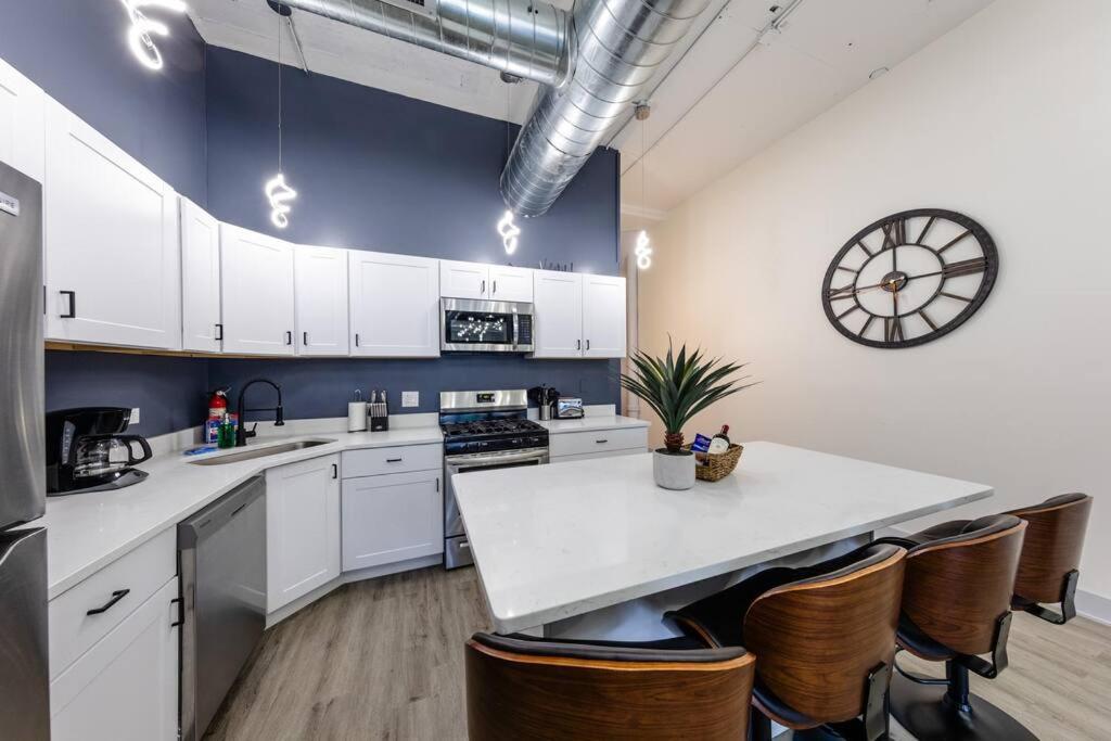 Mccormick 6b/3ba Luxury For Groups/12 Guests With Optional Parking * Chicago