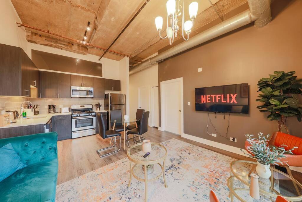 Mccormick 2b/2ba For Up To 6 Guests With Private Patio, Optional Parking & Gym * Chicago