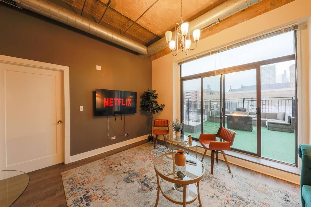 Apartment Mccormick 2b/2ba For Up To 6 Guests With Private Patio, Optional Parking & Gym Chicago