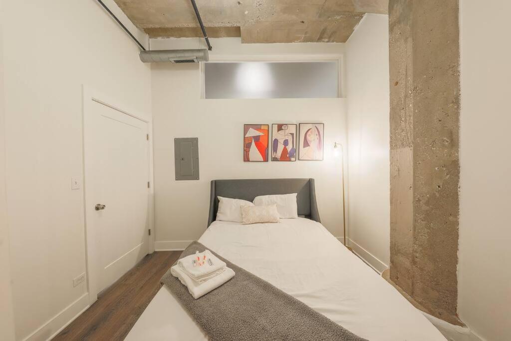 Mccormick 2b/2ba For Up To 6 Guests With Private Patio, Optional Parking & Gym * Chicago