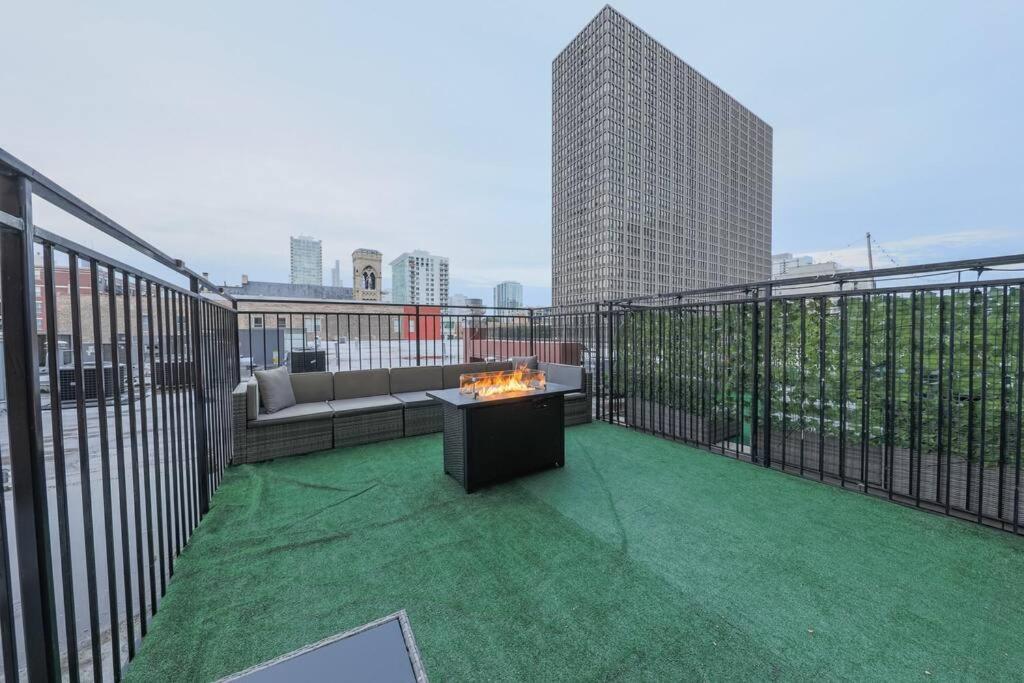 Apartment Mccormick 2b/2ba For Up To 6 Guests With Private Patio, Optional Parking & Gym *