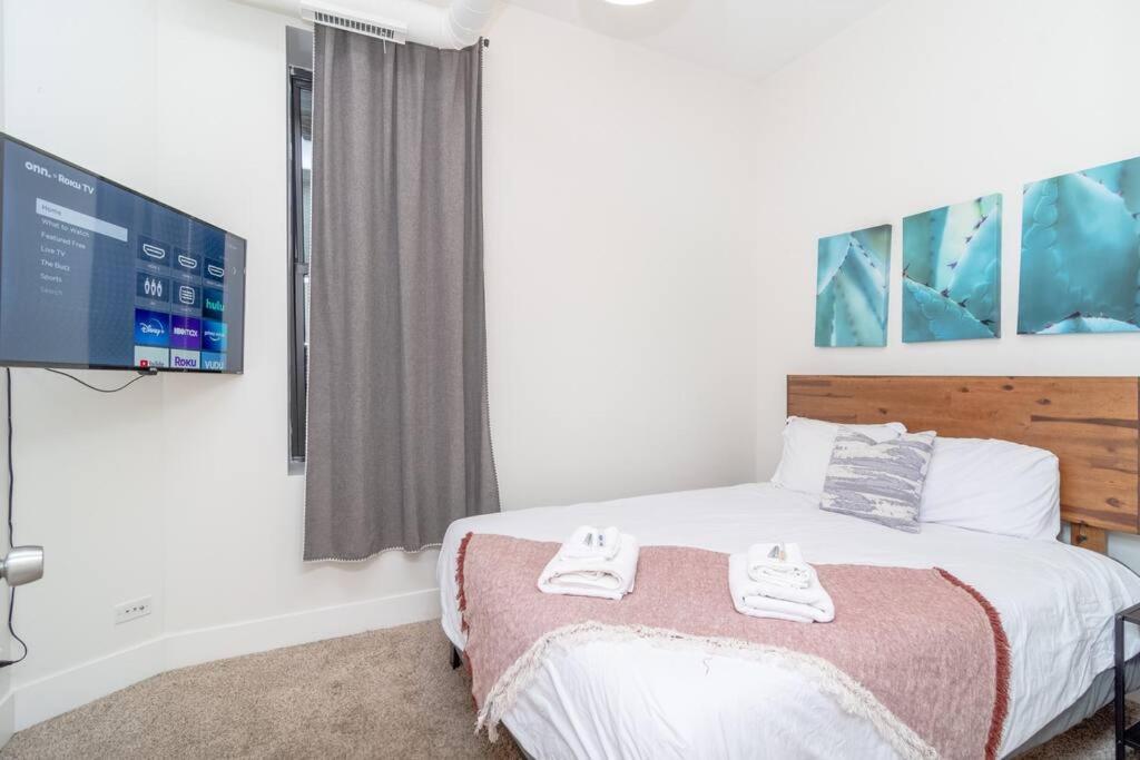 Mccormick Place 3br/2ba With Optional Parking On State Street Apartment
