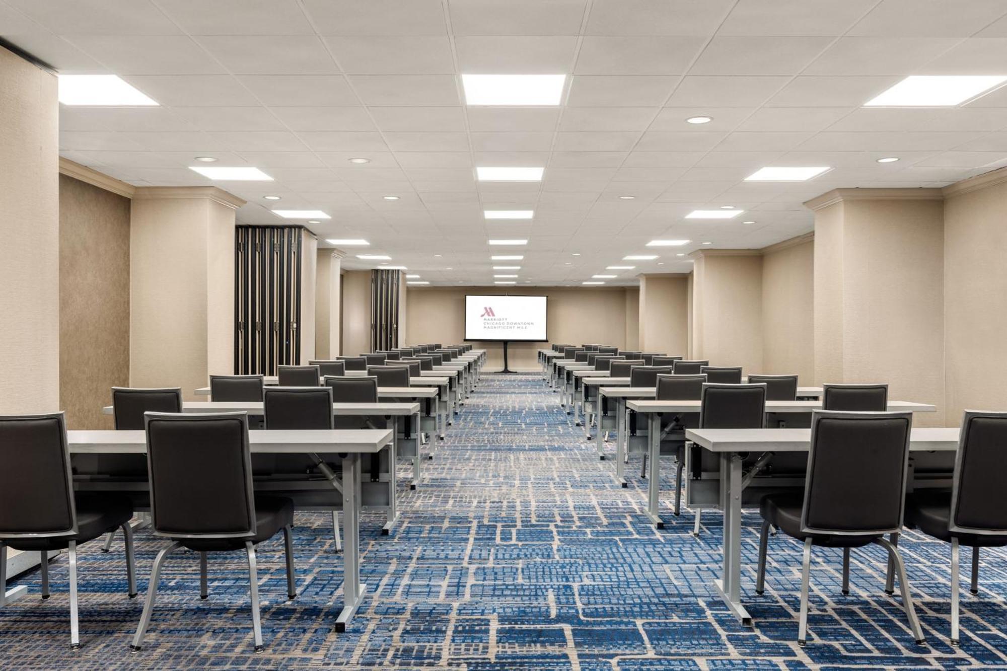 Marriott Downtown Magnificent Mile Hotel 4*