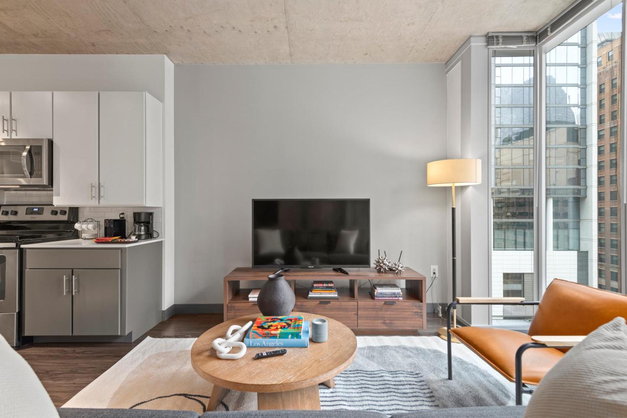 Linea Luxury Living With Indoor Pool And Rooftop Views In The Loop Apartment
