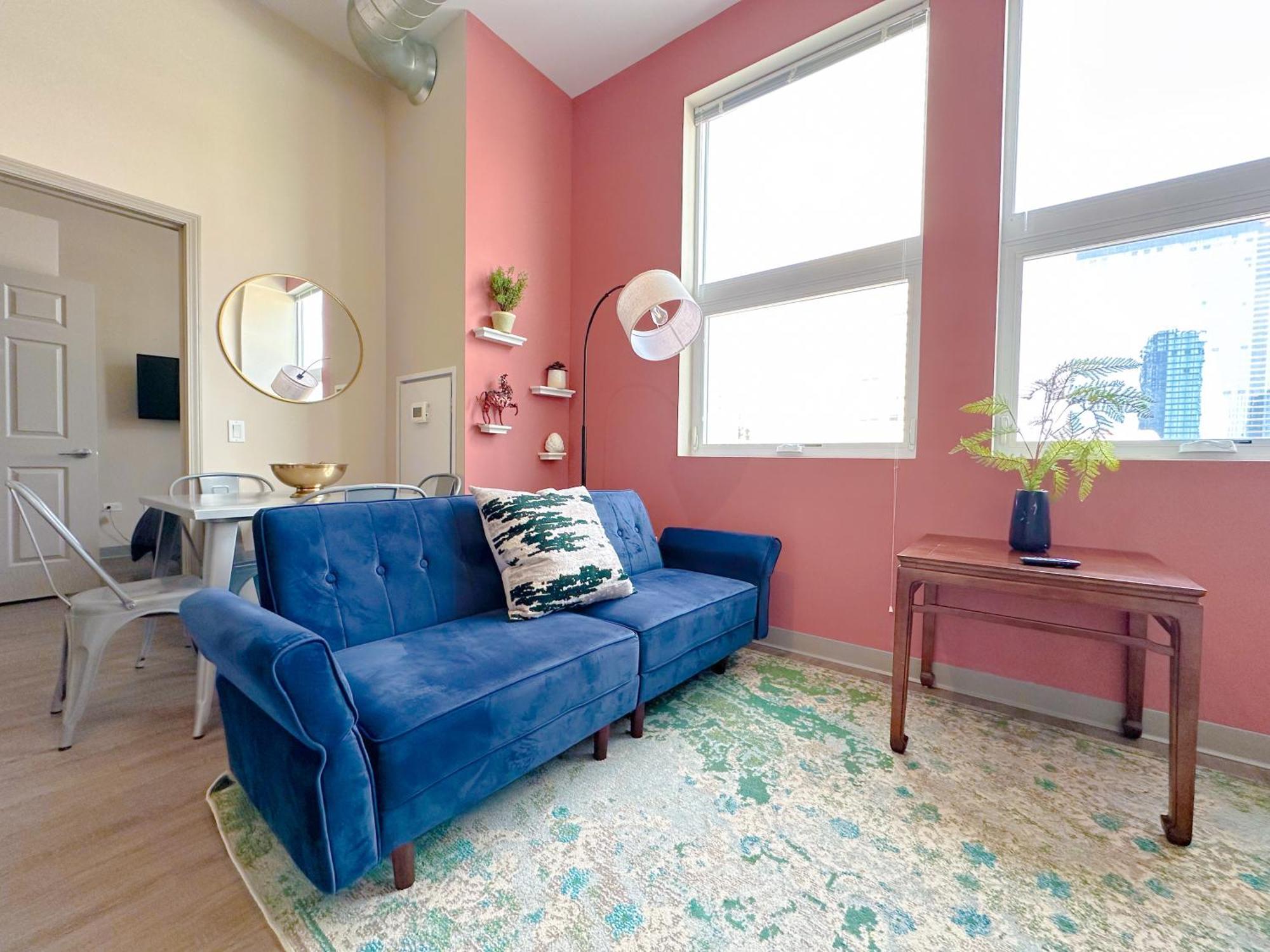 Mccormick 2br/2ba Oasis With Optional Parking, Patio, Gym For Up To 6 Guests Chicago