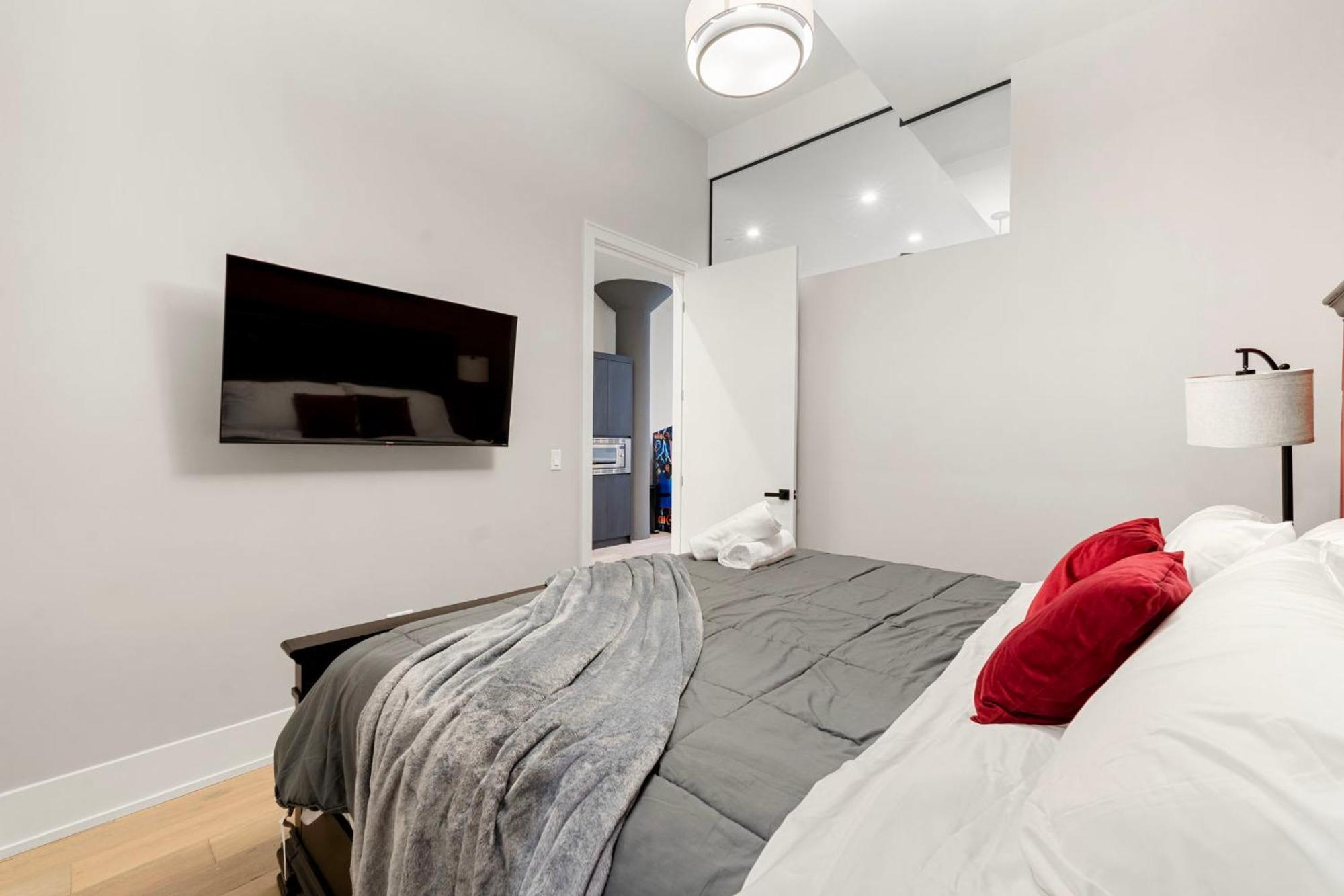 River North With Balcony Apartment *