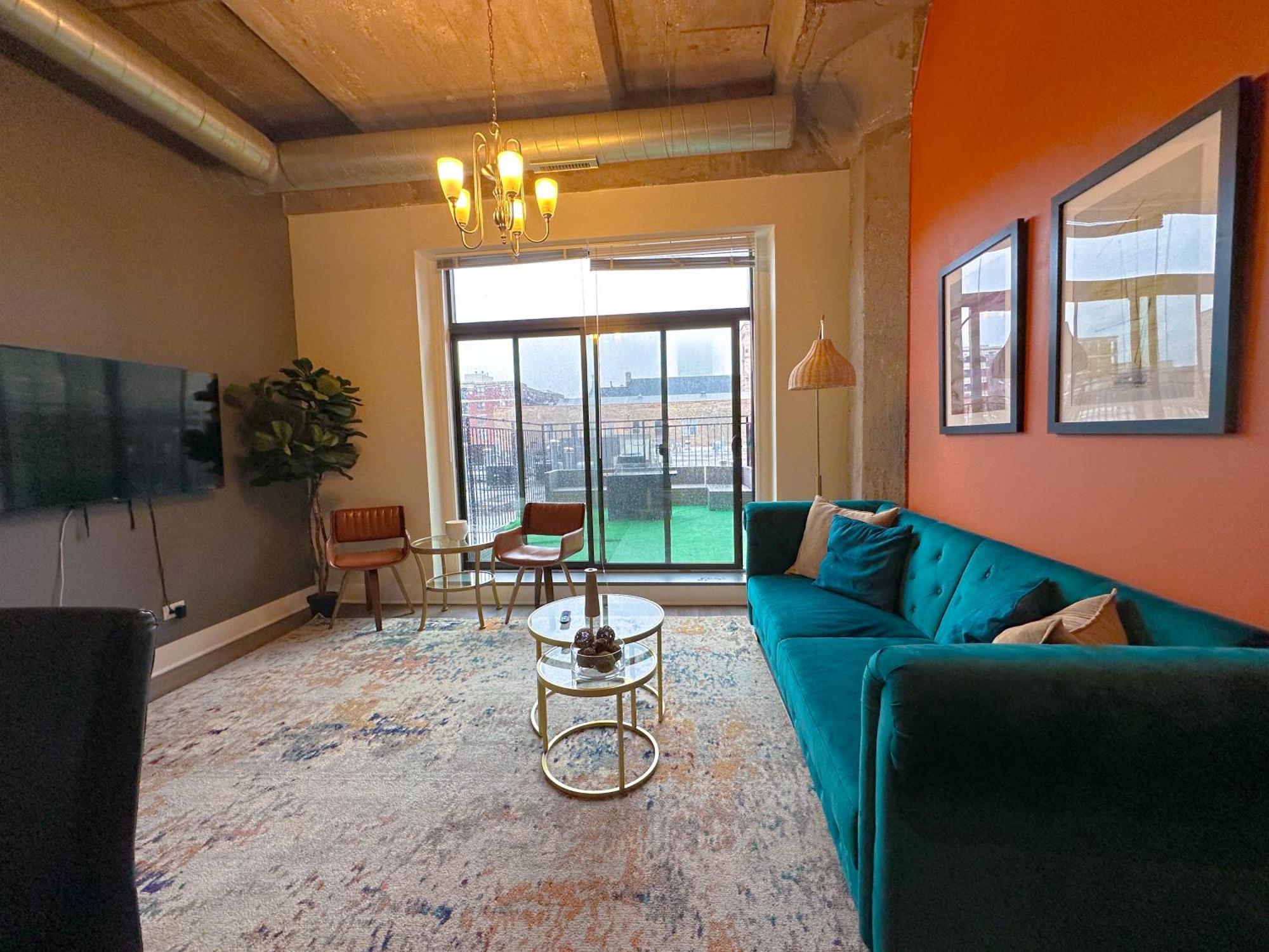 Apartment Mccormick 2b/2ba For Up To 6 Guests With Private Patio, Optional Parking & Gym Chicago