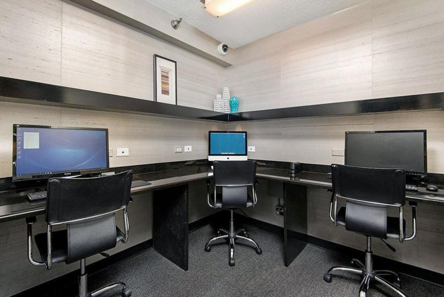 Apartment River N 2br W Gym Wd Nr Magnificent Mile Chi-160