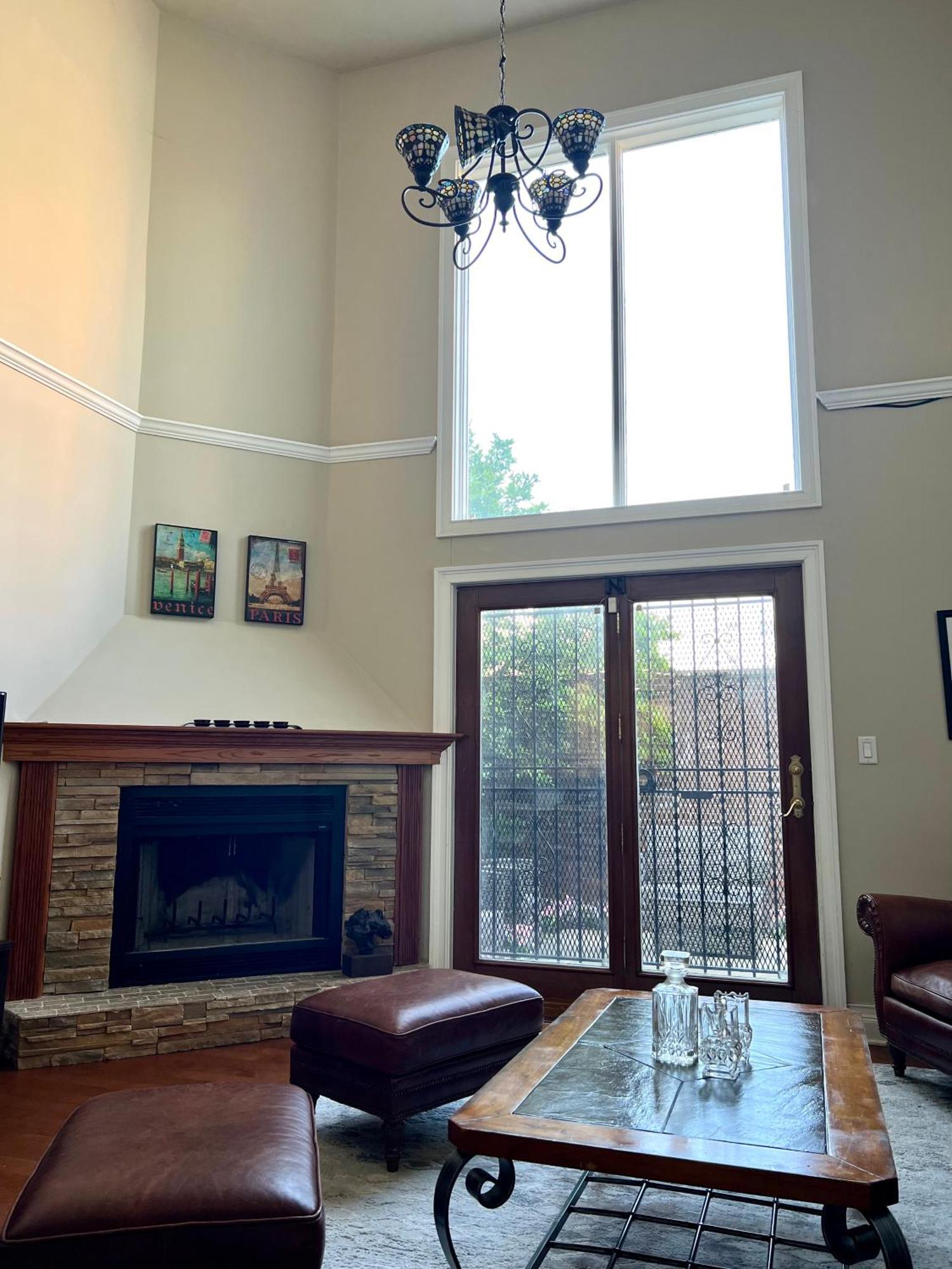 4 Bedroom In Location Parking Fireplace Back Yard Pets Welcome Holiday home *