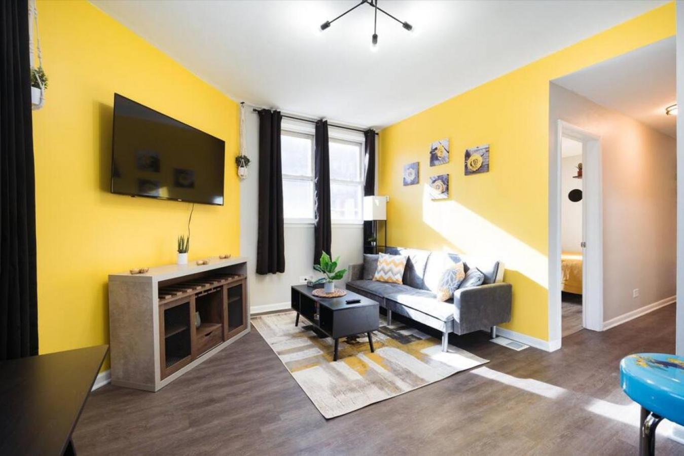 Cute 2 Bedrooms - 12 Min From Downtown Chicagi Apartment *