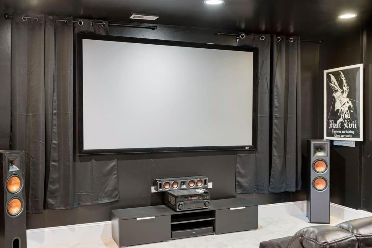 Holiday home Luxury Retreat With Theater *