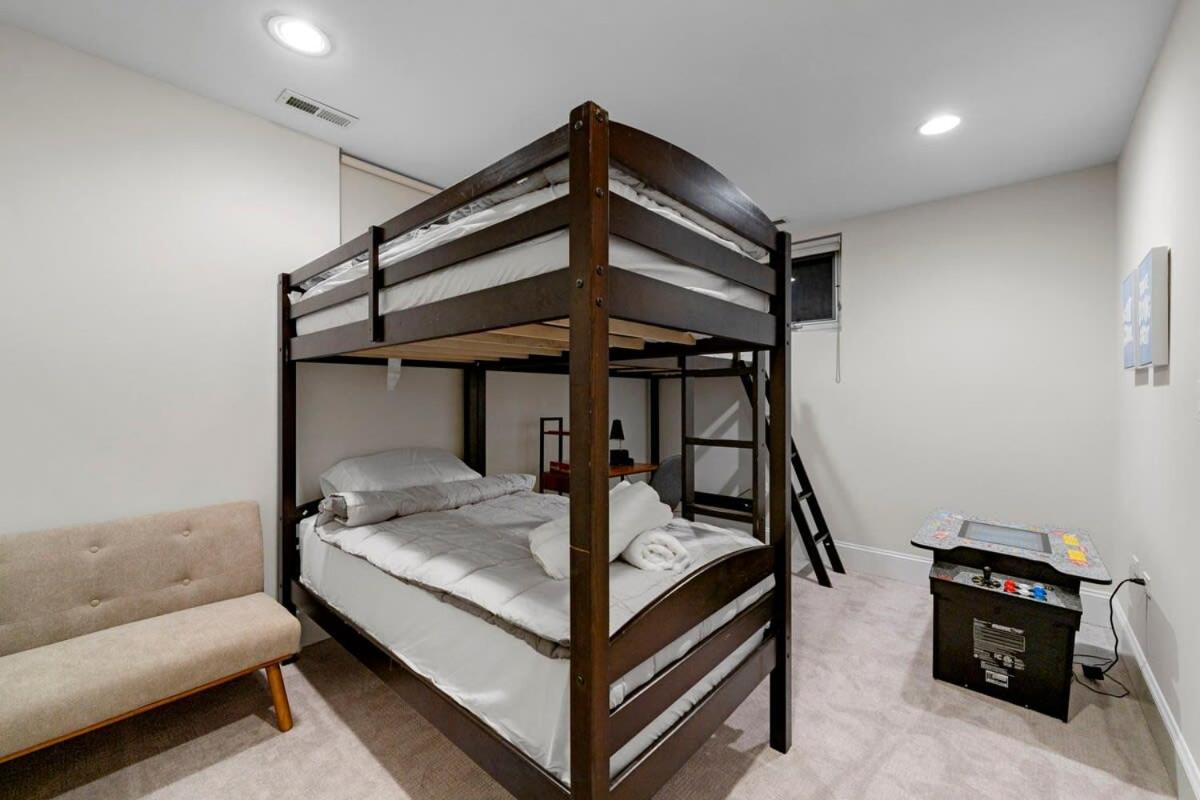 Luxury Retreat With Theater *