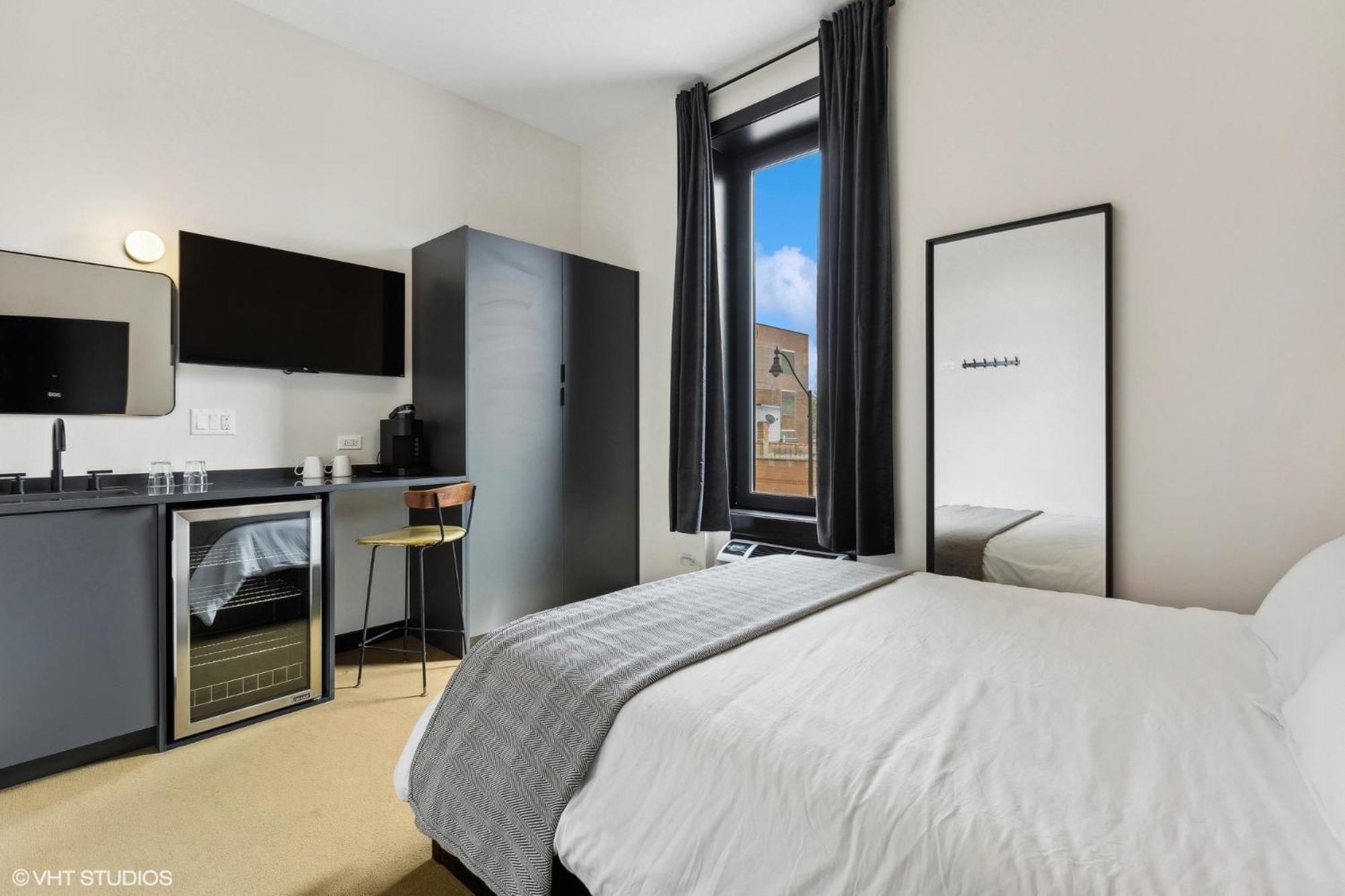 Hotel Logan Square Sro