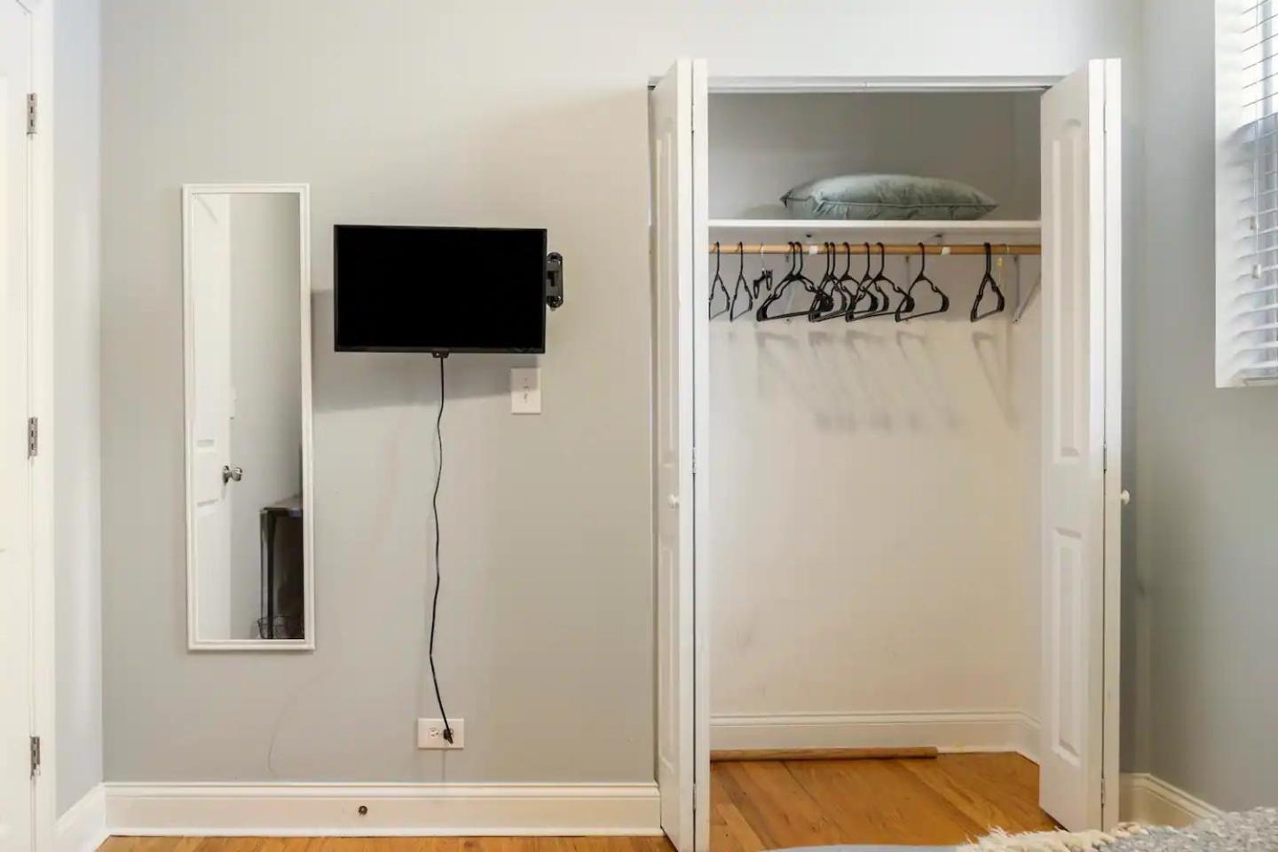 Homestay Fully Furnished Bedroom Near Medical District And Uic *