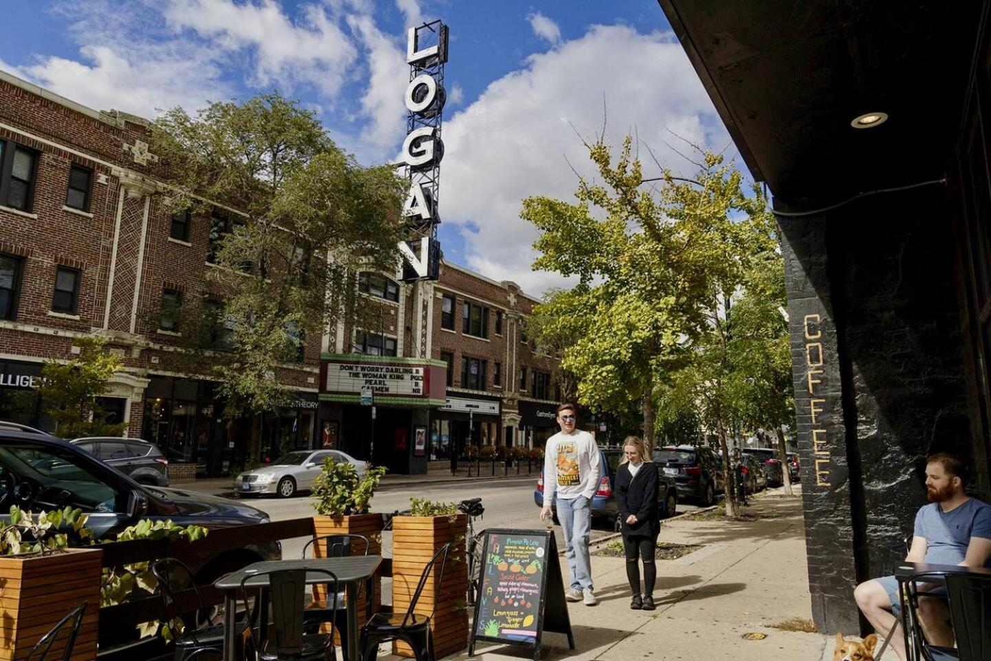 Apartment Stylish & Bright Gem Overlooks Lovely Park With Great Amenities Chicago