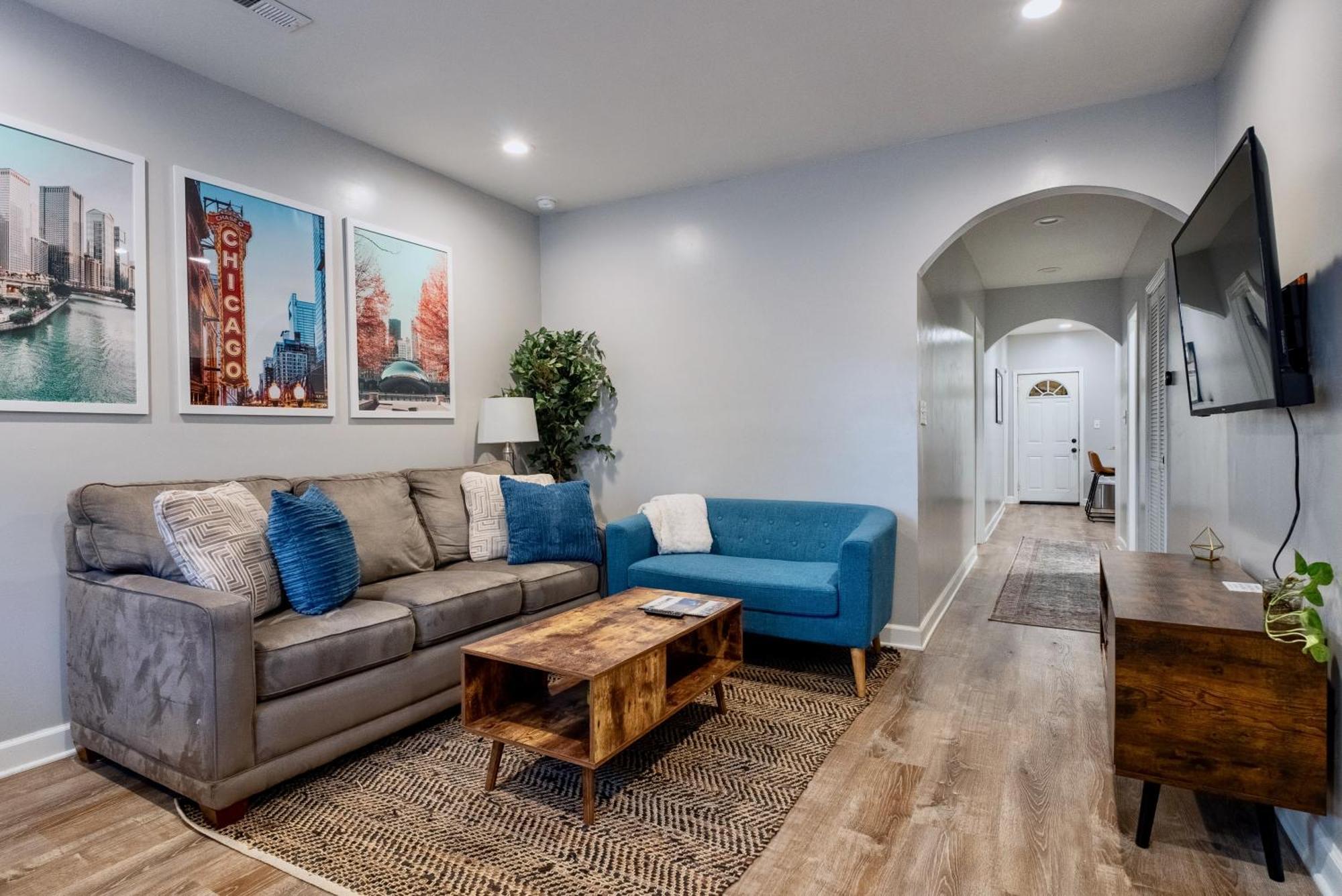 Apartment Stylish & Bright Gem Overlooks Lovely Park With Great Amenities Chicago