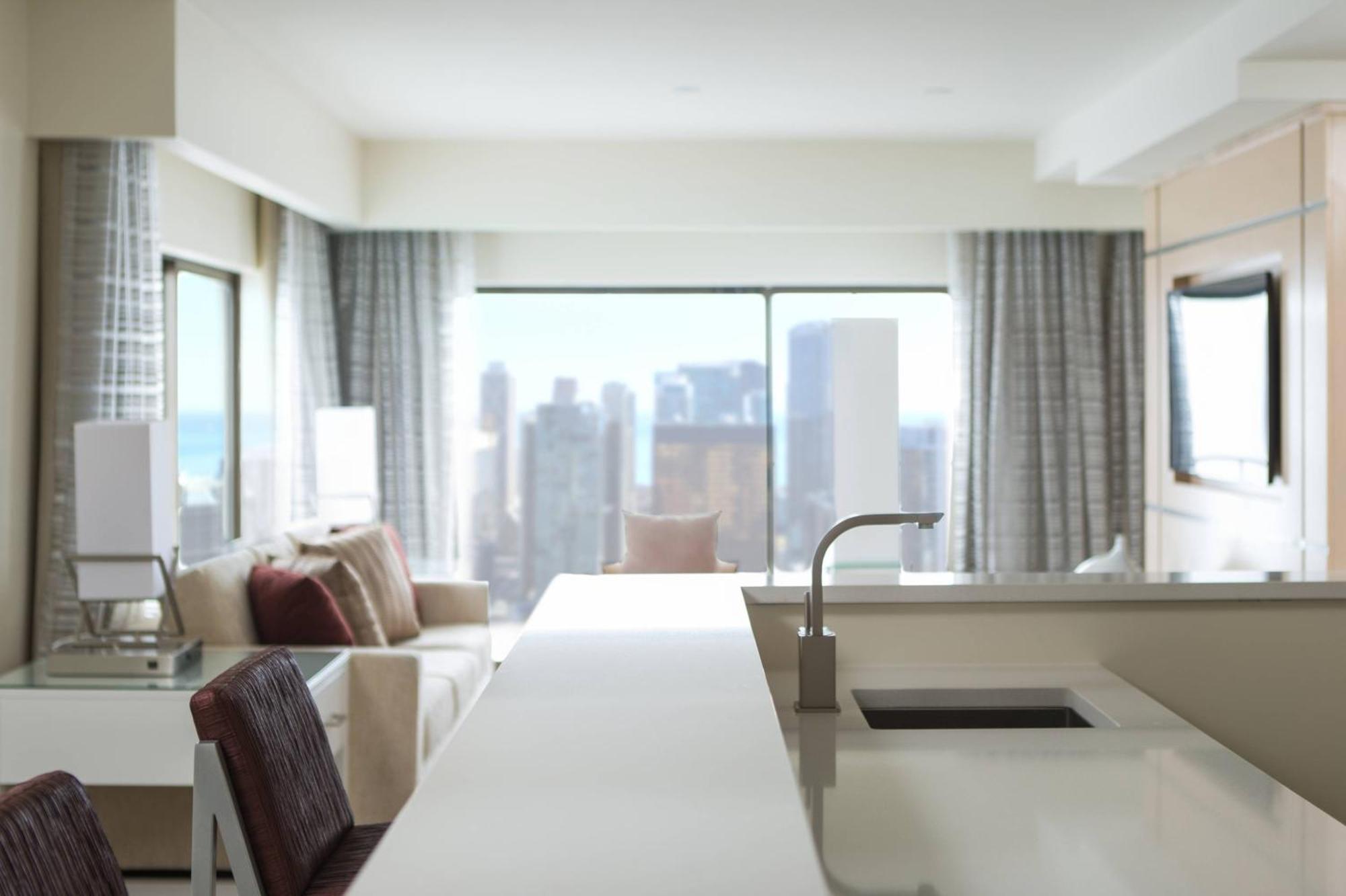 Hotel Marriott Downtown Magnificent Mile 4*