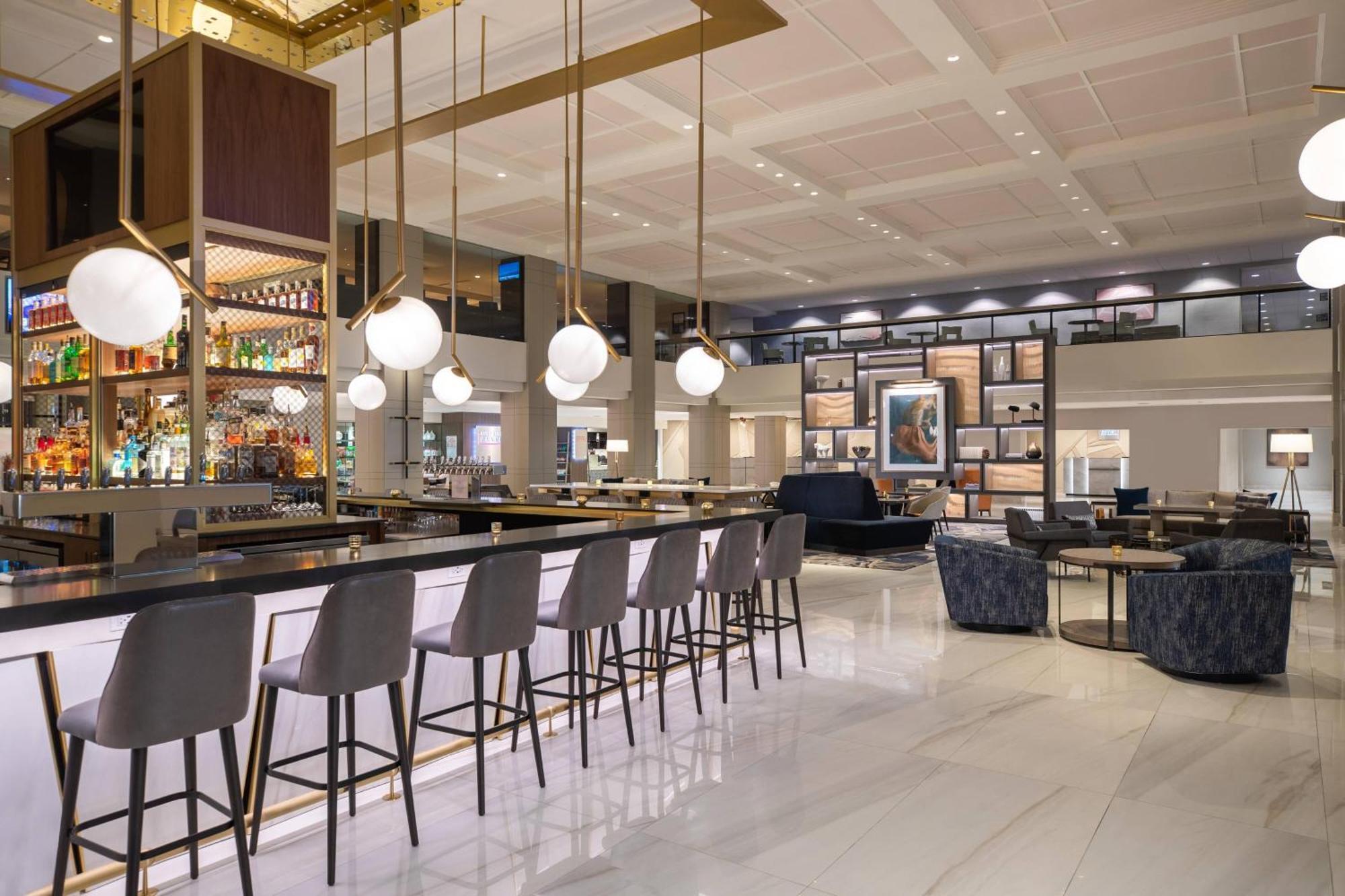 Marriott Downtown Magnificent Mile Hotel 4*