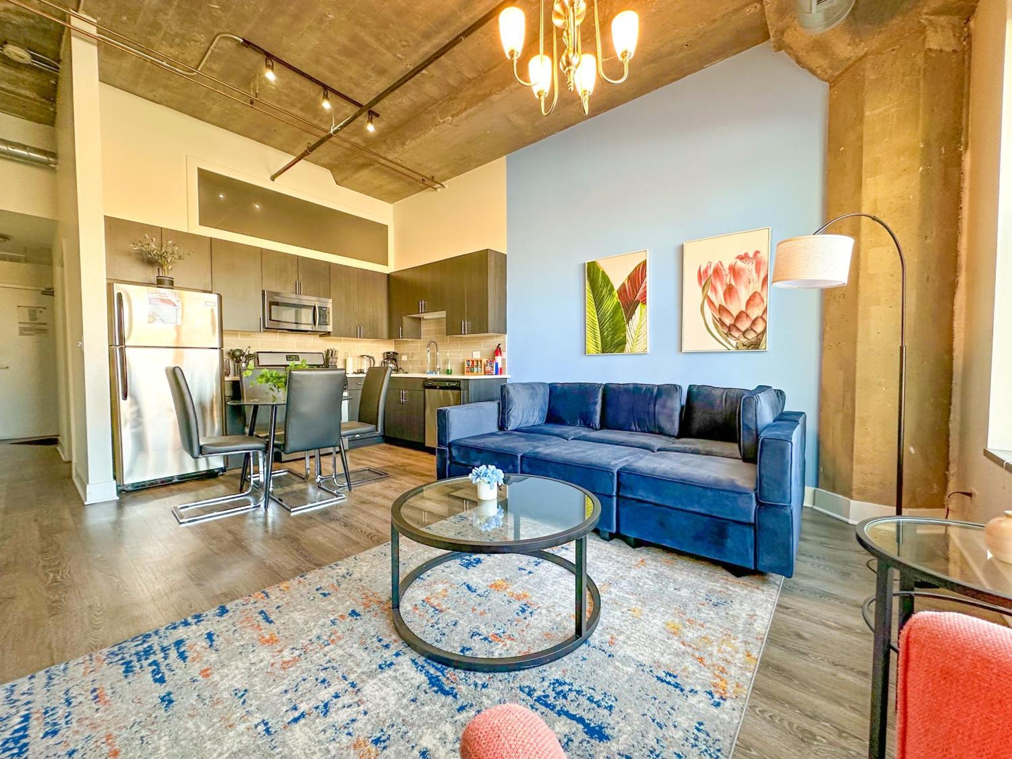 Mccormick 2br-2ba Unit For Up To 8 Guests With Skyline View, Optional Parking & Gym Apartment *