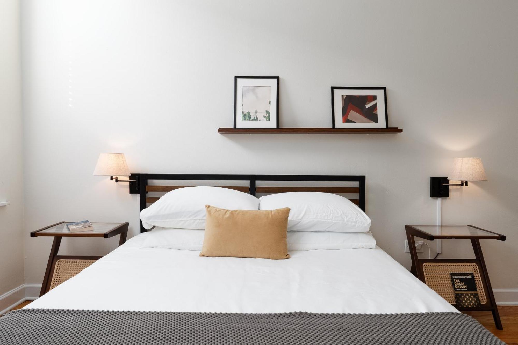 Flexhome Ukrainian Village 3br D3 Apartment