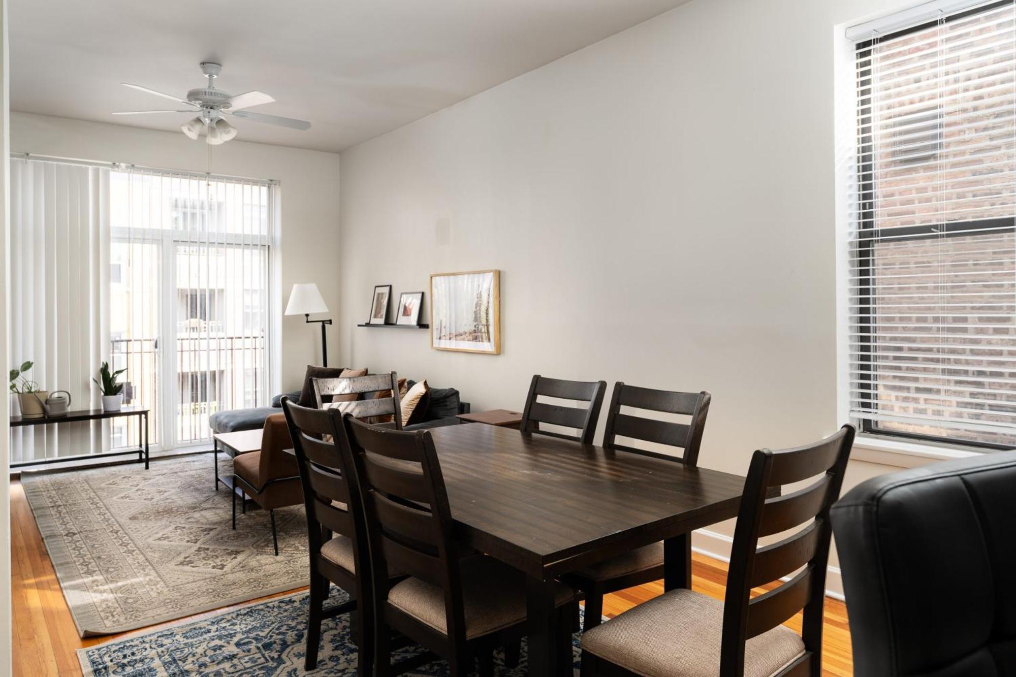 Apartment Flexhome Ukrainian Village 3br D3