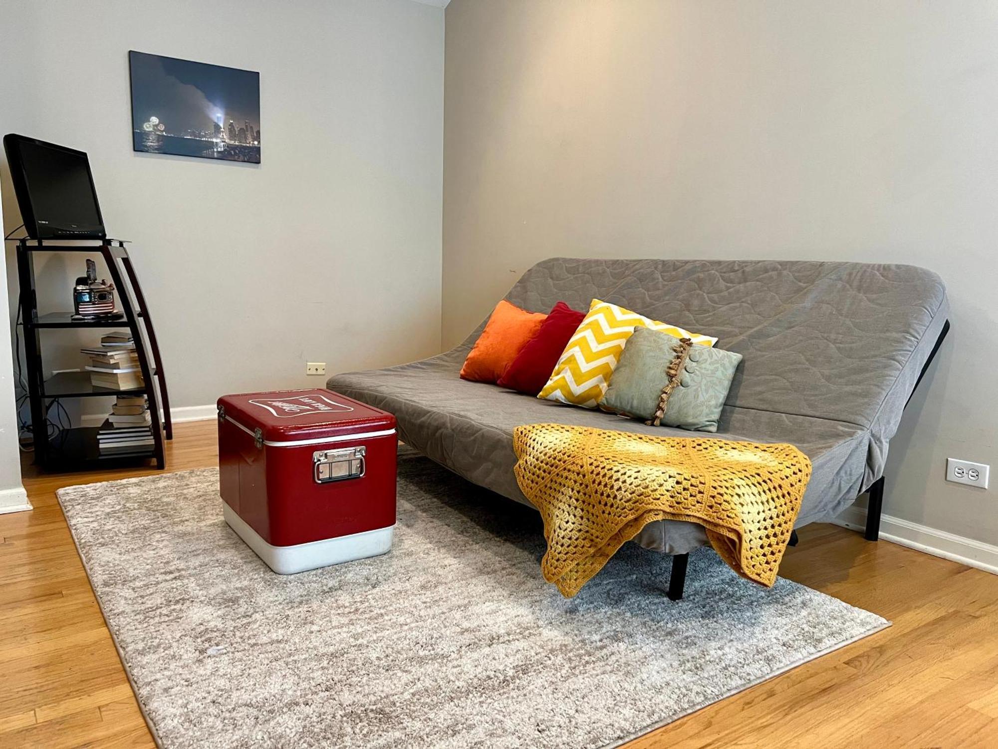 4 Bedroom In Location Parking Fireplace Back Yard Pets Welcome Holiday home *