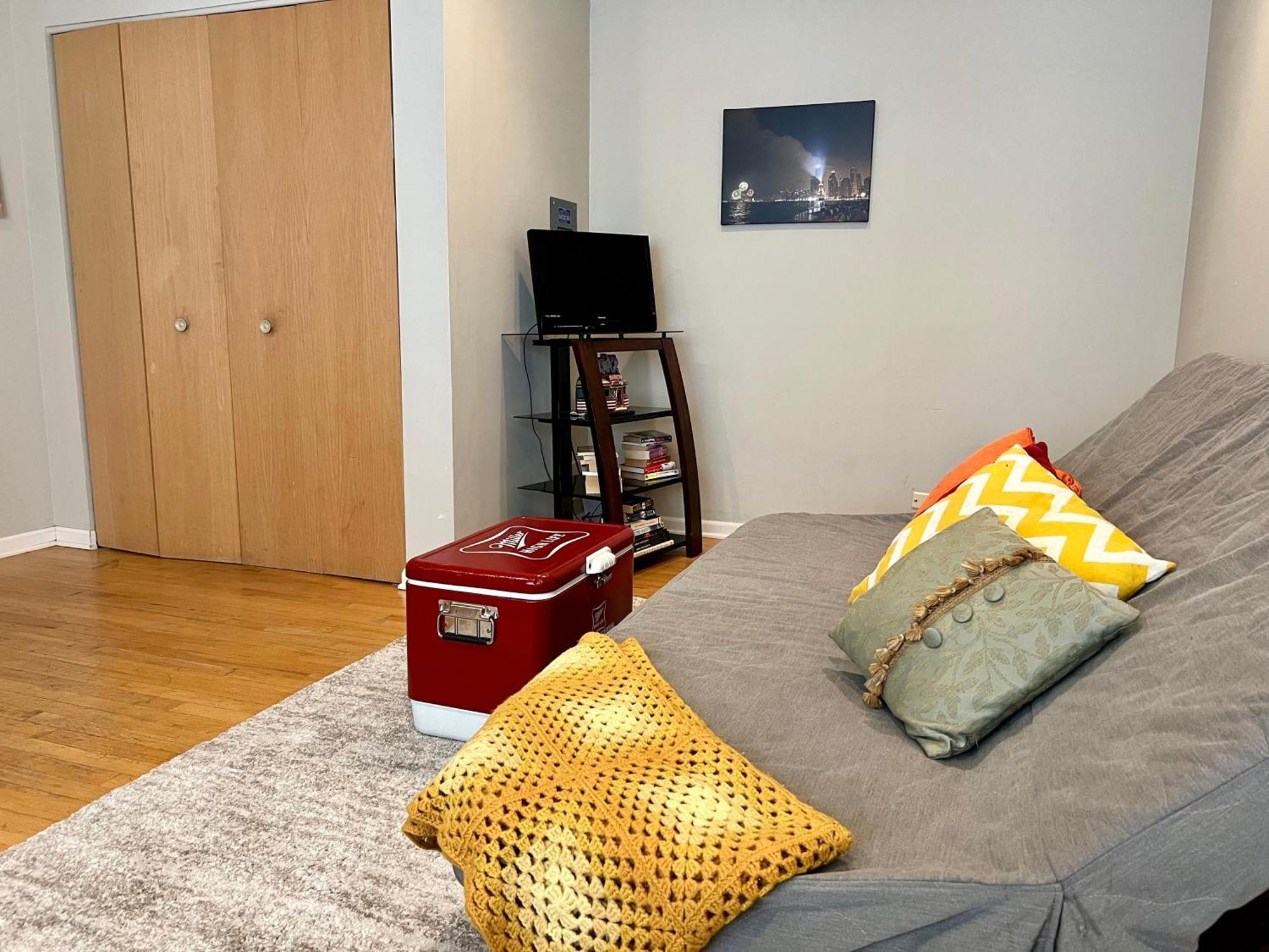 4 Bedroom In Location Parking Fireplace Back Yard Pets Welcome * Chicago