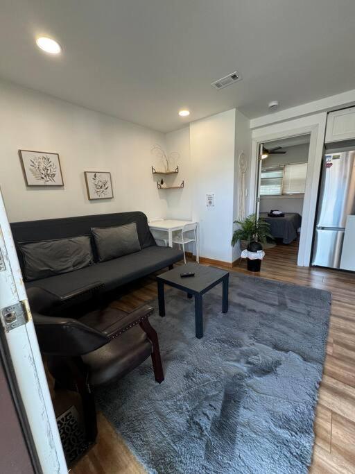 Apartment 1 Bedroom Easyparking Laundry *