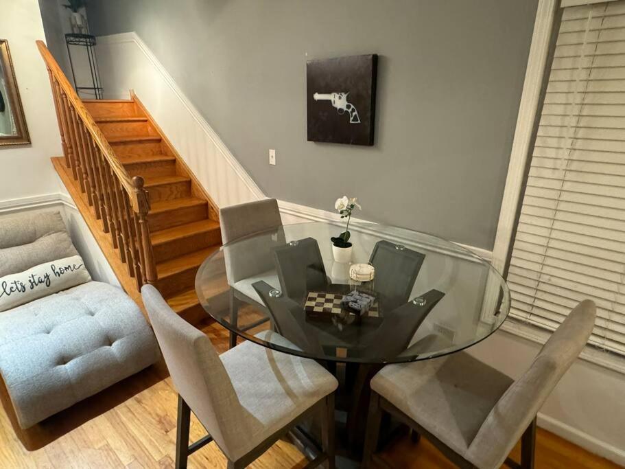 Holiday home Cozy 4bd House Fireplace And Pond Chicago