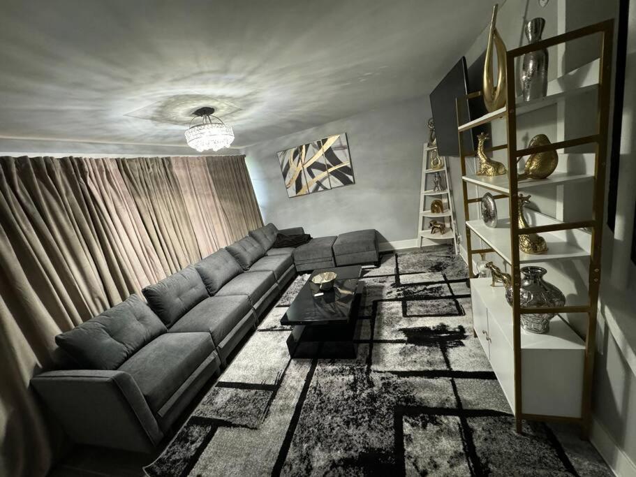 Villa Hamaline Luxury & Tranquil Chicago