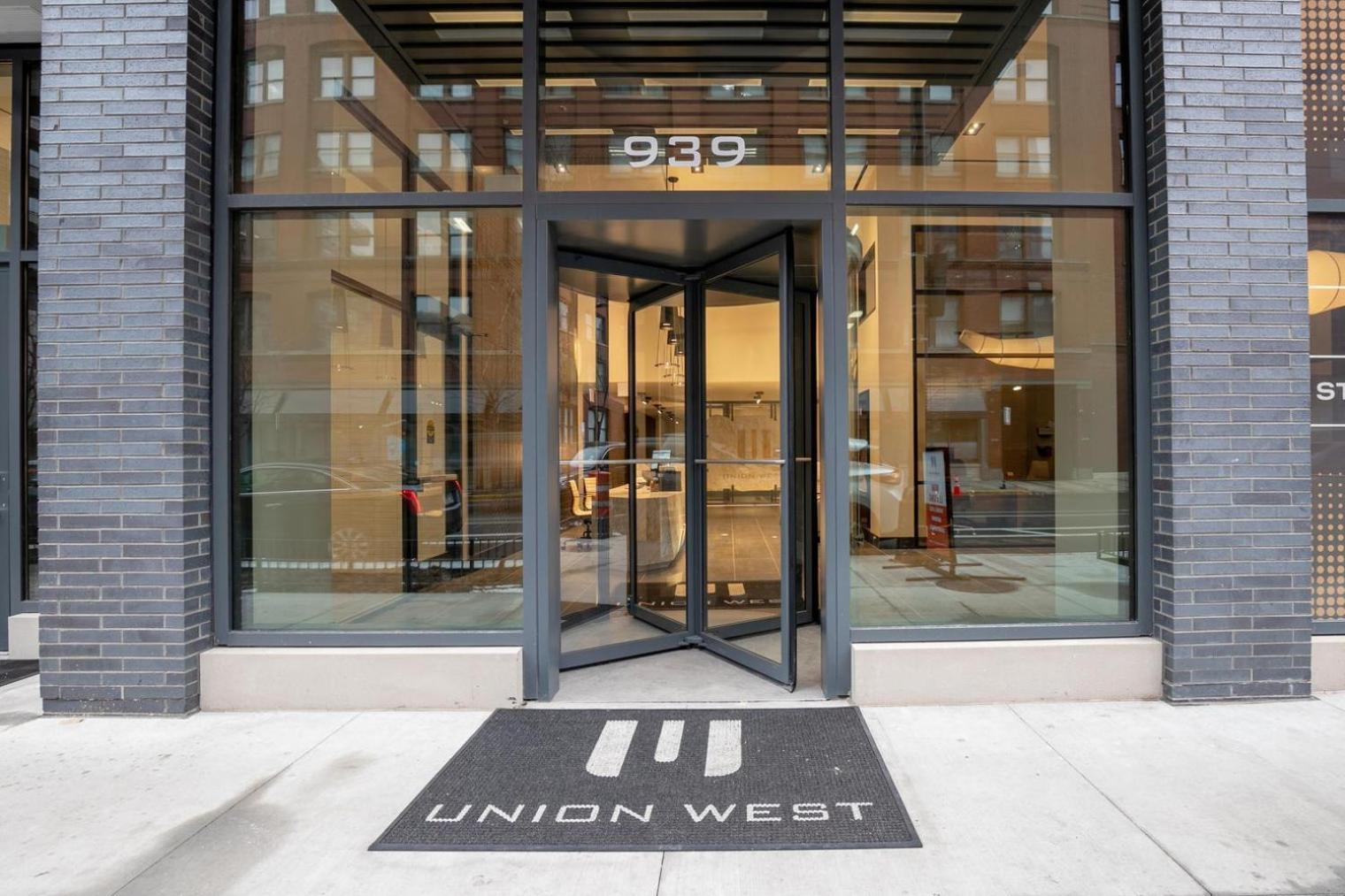 W Loop W Gym Pool Nr Restaurant Row Chi-234