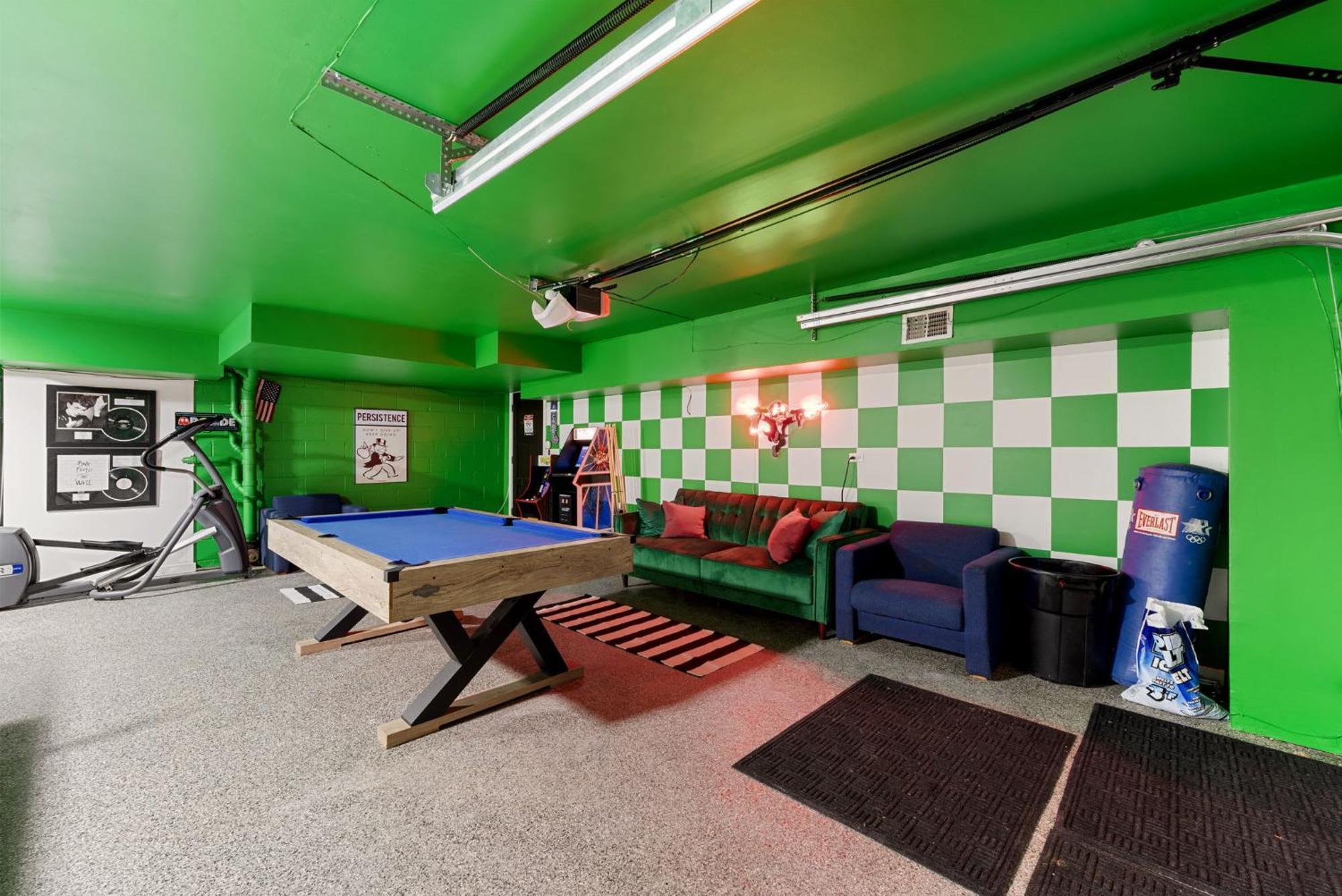 Holiday home 5br 5ba Architectural Estate-theatre Gym Rooftop Chicago