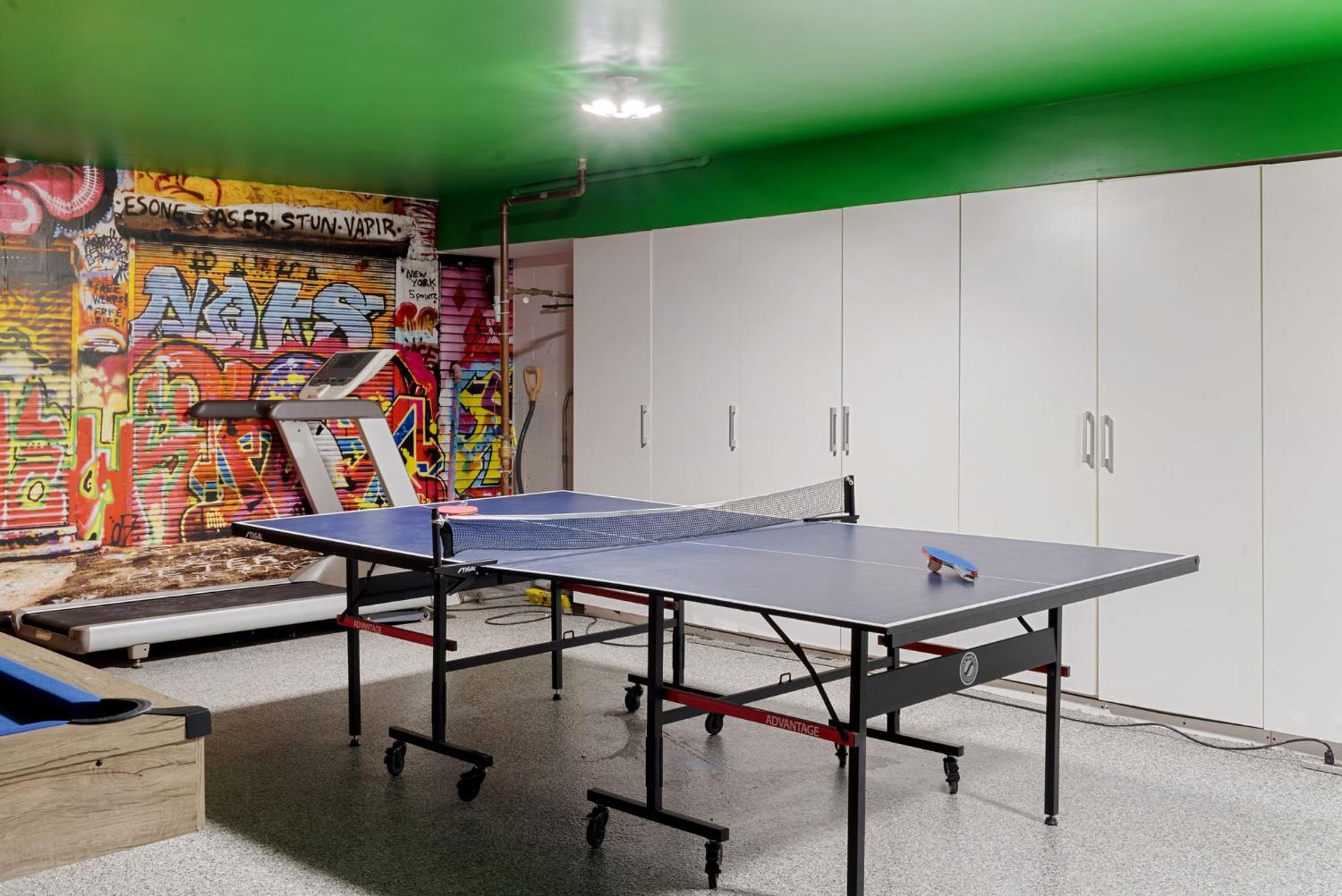 5br 5ba Architectural Estate-theatre Gym Rooftop Holiday home
